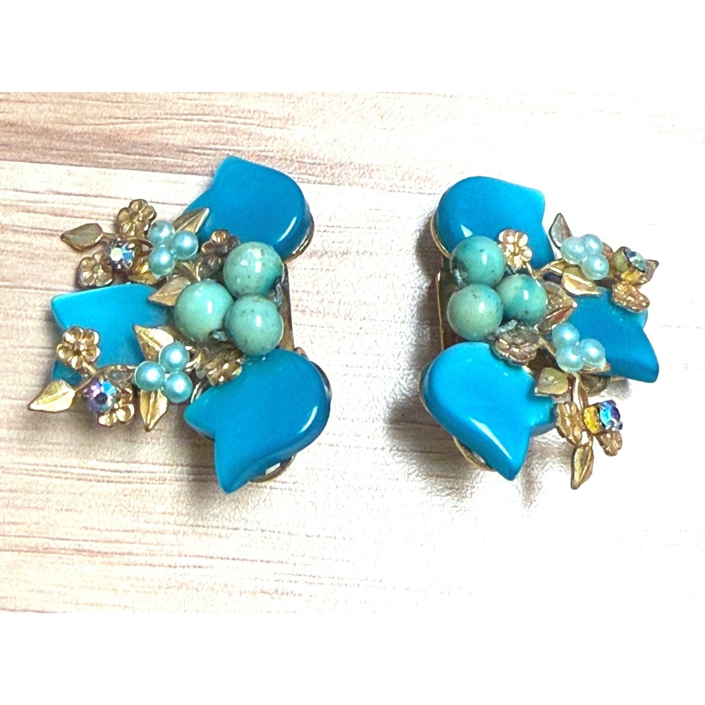 Vintage 1950s Turquoise Blue Lucite Floral Cluster Clip On Earrings Rhinestone